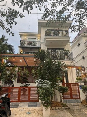 bán biệt thự huỳnh văn bánh - trần huy liệu, p11, q. phú nhuận, dt 10x21m. kc 4t. giá 31 tỷ