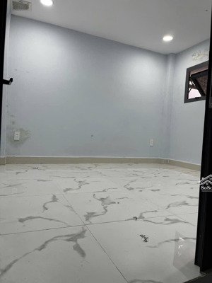 nhà nc - gần chợ cây quéo - lê trực - 4x10m - 2pn 1wc - 10 triệu tl - 0906656852 hằng