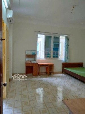 ngõ 154 đình thôn phòng khép kín nhà đẹp, full nội thất không chung chủ. giá thuê: 3,3 triệu/tháng.