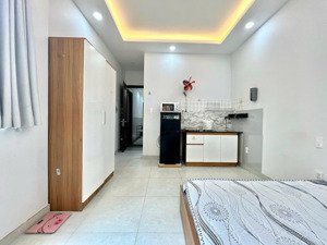 giá cực hời - cho thuê căn hộ studio full nội thất cửa sổ thoáng mát ngay trung tâm quận 3