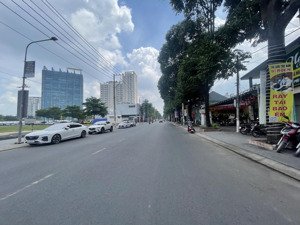 căn góc 30/4 rộng 20m cạnh toà becamex