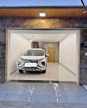 cho thuê nhà lạc long quân, dt 50m, 7 tầng, mt 4m, thông sàn, thang máy