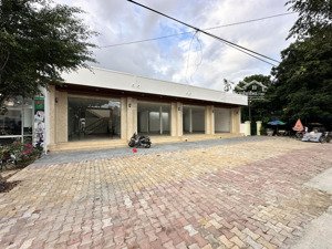 mặt bằng kinh doanh ngay bến xe, siêu thị