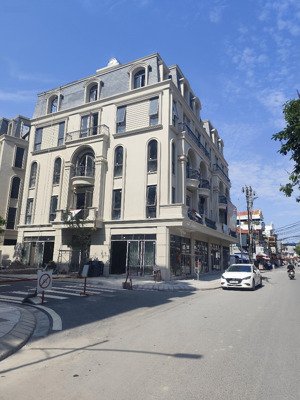 cho thuê shophouse mặt đường chợ hàng,lô góc 2 mặt thoáng, kinh doanh cực tốt