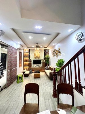bán nhà sát hồ văn chương 44 m2 x 7 tầng chỉ 10,9 tỷ - 4 ngủ vị trí cực đẹp sổ đỏ đống đa , ngõ 3m
