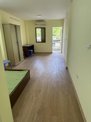 cho thuê phòng 45m2, địa điểm thuận tiện nhiều tiện ích, giá 5,5tr/tháng, lh 0832134383