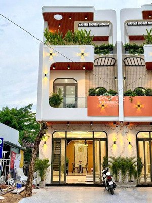 bán cặp nhà mới xây 100% 8x30 3 tầng sổ hồng riêng ngay ủy ban,trường học tp.thủ dầu một,bình dương