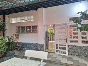 bán căn nhà ngay lê duẩn, thị trấn long thành, đồng nai. giá 1ty950, 110m2. nhà 98m2. 12m2 sân vườn