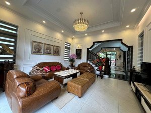 cho thuê biệt thự sân vườn khu euro villa 2 sân vườn dt khủng 300m2