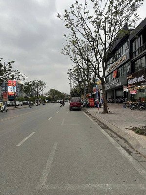 bán nhà 3 tầng mặt phố vũ đức thận - việt hưng , kinh doanh sầm uất, ôtô tránh nhau.lh:0914712366