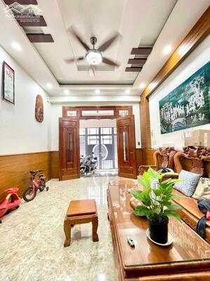 Bán nhà HXH Phú Nhuận, gần MT Phan Đình Phùng, 3 Tầng, nở hậu 5.4m, 69m2, 5PN, 10.4 Tỷ