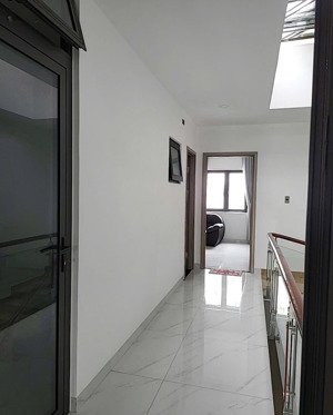 bán nhà 4 tầng có thang máy đường b4 ( bùi thiện ngộ) trong kđt vcn phước hải lh 0908208379