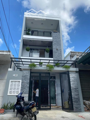 bán nhà 1 trệt 1 lầu,kinh doanh mua bán nằm mặt tiền đường thị trấn đức hòa,5x20 (100m2),giá 2ty250
