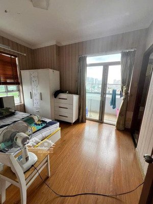 chung cư 10a trần nhật duât, tân định, q1: 75m2, có nội thất, 2p ngủ, 12tr/th