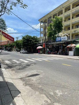chào bán nhà 2 tầng góc 2mt vị trí kinh doanh đường 10.5m giá rẻ