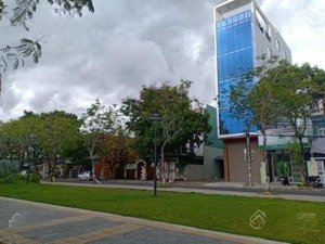 nắm bắt cơ hội có một văn phòng làm việc sang trọng, chuyên nghiệp