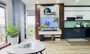 chủ cần bán gấp! căn tập thể cát linh đống đa, logoc,sổ to, sát phố, ở ngay 85m