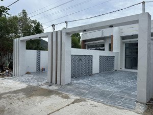 bán nhà mới khu c hải lâm 2p ngủ view núi cực đẹp tại xã phước hưng-long đất dt 126m2 giá 1 tỉ 900t