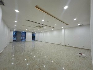 cho thuê sàn văn phòng đường khánh hội - 105m2 - giá chỉ 250k/m2. lh ngay: 0898677761 - yến vy