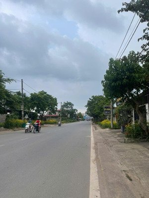 vị trí kinh doanh, mặt đường tl 261 trung tâm tp phổ yên. 90m2, mt 6m, giá 2,2 tỷ.
