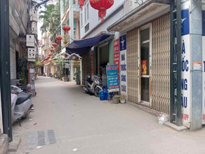 phải khó lắm mới tìm được căn nhà f0 của dân bán tại phố lụa, vạn phúc. dt 55m3 4 tầng mt 8m nhà cũ