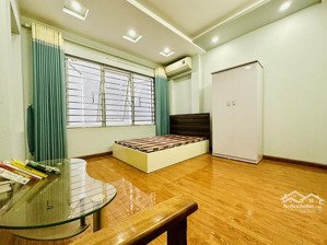 cho thuê phòng trọ ngõ 50 phố võng thị điều hòa nóng lạnh máy giặt đầy đủ phòng tầng 2 như hình.