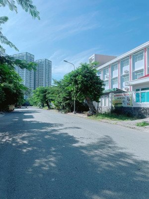 xả 2 lô biệt thự view đẹp 13e intresco -200m2 - 39tr/m2 - có móng sẵn