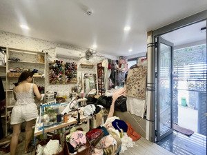 mặt bằng văn phòng - kinh doanh nail - spa - vị trí đắc địa gần cầu sài gòn
