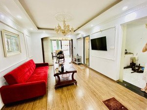 chính chủ bán gấp tập thể thành công, sd 60m2, lô góc, view hồ thành công, cho thuê 200tr