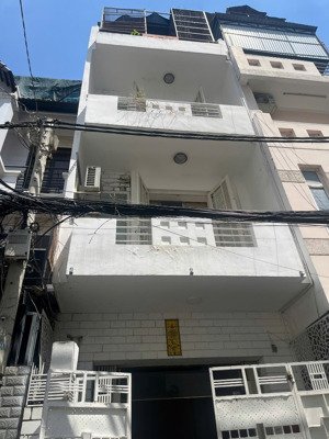bán nhà đẹp trung tâm quận 1 - gần vòng xoay nguyễn văn cừ - ô tô vào tận nhà