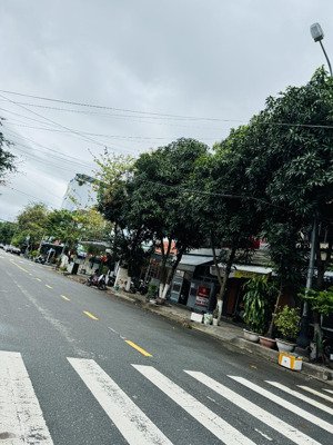 bán nhà 3 tầng góc hai mặt tiền nguyễn trung trực gần chợ an hải bắc , 130m2 đang kinh doanh
