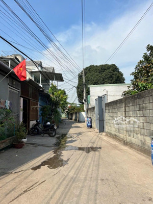 ngộp bán rẻ lại lô đất 100m2 ngang 5m hẻm hai bà trưng gần bigc go tp dĩ an