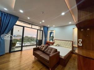 cho thuê căn hộ dịch vụ 1 phòng ngủ ban công view bờ kè