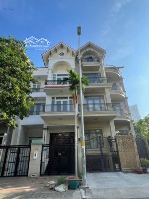 cho thuê nhà phố dt: 7.5x20m2 vị trí đẹp đ.16m kdc himlam quận 7 nhà tkvp giá: 60tr lh: 0931353298
