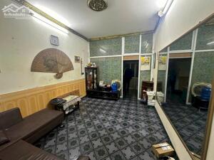 Cho thuê căn hộ Tập thể tầng 2 ngõ 133 Nguyễn Trãi, 120m2, 3 ngủ, 2 vệ sinh, 8tr5 ở gđ, nhóm