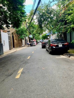 bán lô đất thổ cư hẻm kd xe tải, trường chinh , dt 100m2 ngang 5.5 mét, dài 19 mét, giá 8 tỷ nhỉnh.