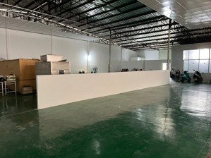 kho,xưởng cho thuê đường song hành.trung mỹ tây q12 .dt 1700m2 giá 130 tr
