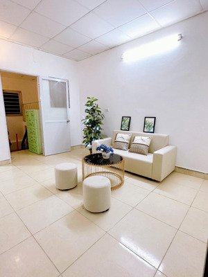 phòng siêu rộng ở thoải mái từ 4 - 6ng. cách lotte và đài th vtv 300met, chợ ngọc khánh 200m