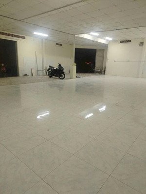 cho thuê kho góc 2 mt bình lợi p. 13 bình thạnh, dt: 20x15m. gần phạm văn đồng p. 13. giá 32tr/th