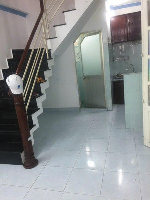 nhà trệt 3 lầu 3pn máy lạnh, hxh huỳnh văn bánh q. pn, thông lê văn sỹ, dtsd 90m2