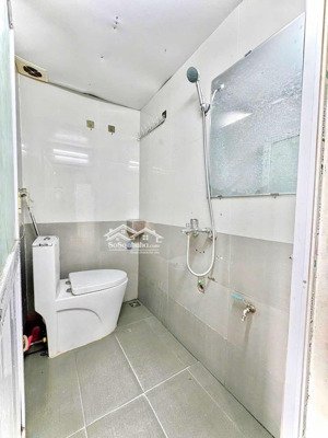 phòng penhouse siêu rộng, ban công; diện tích 50m2