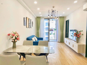 cần bán gấp chcc era lạc long quân ( the useful apartment ) 62m 2pn 1wc ,giá 1 tỷ 800 (có ban công)