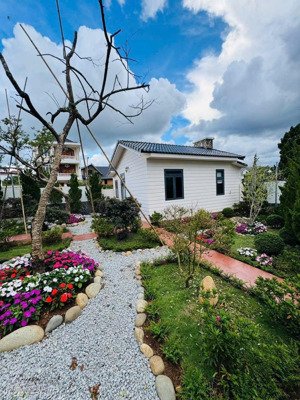 cắt lổ 50% village nghỉ dưỡng 200m2 có sẳn nhà ngay trung tâm đà lạt. dọn vào ở ngay.