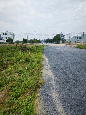 bán đất lối 2 đường mai thúc loan. nằm trên trục đường số 12'' ( tây sơn ) cửa lò -tp vinh .