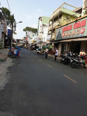 150m : mặt tiền phan xích long q11 ( 5/9 * 25 ) 4 lầu 18.5 tỷ