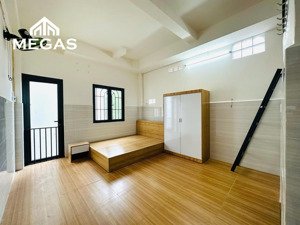 phòng ban công 30m2 mới full nội thất ngay cổng 3 công viên phần mềm quang trung