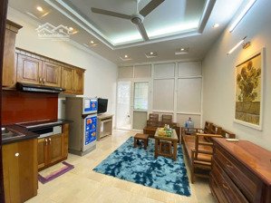 cho thuê căn 1 ngủ 1 khách ở khâm thiên, đống đa. nội thất như hình, thang bộ