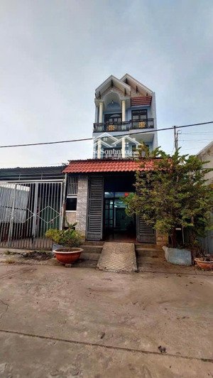 nhà cho thuê nguyên căn. hẻm thạnh xuân 25. 5 x 22m2. 1tr.3l.