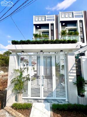 Nhà trệt lầu 4 phòng ngủ có sân đậu ô tô - Cái Răng, Cần Thơ