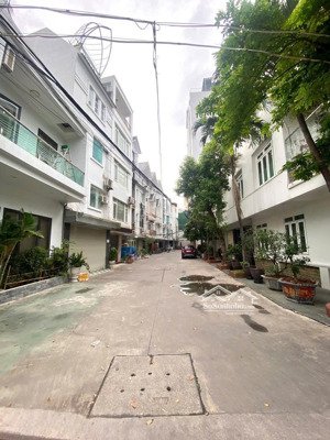 bán nhà 4 tầng văn cao ô tô 7 chỗ vào nhà, 3 ô tô tránh nhau